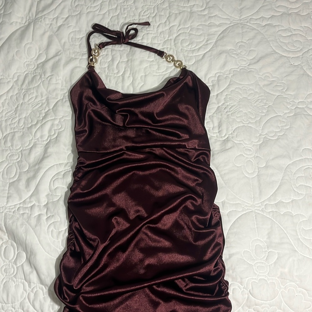 burgundy dress, short, around the neck, size s